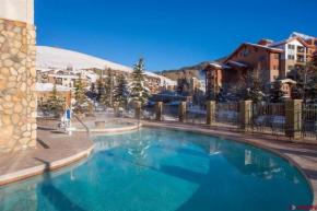 Studio 565 Perfect Location with Pool and Hot Tub